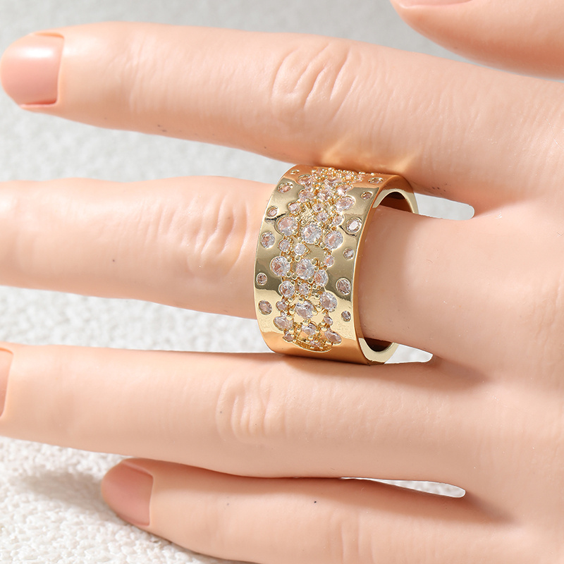 Luxurious Full-Set Synthetic Zirconia Copper Women's Ring
